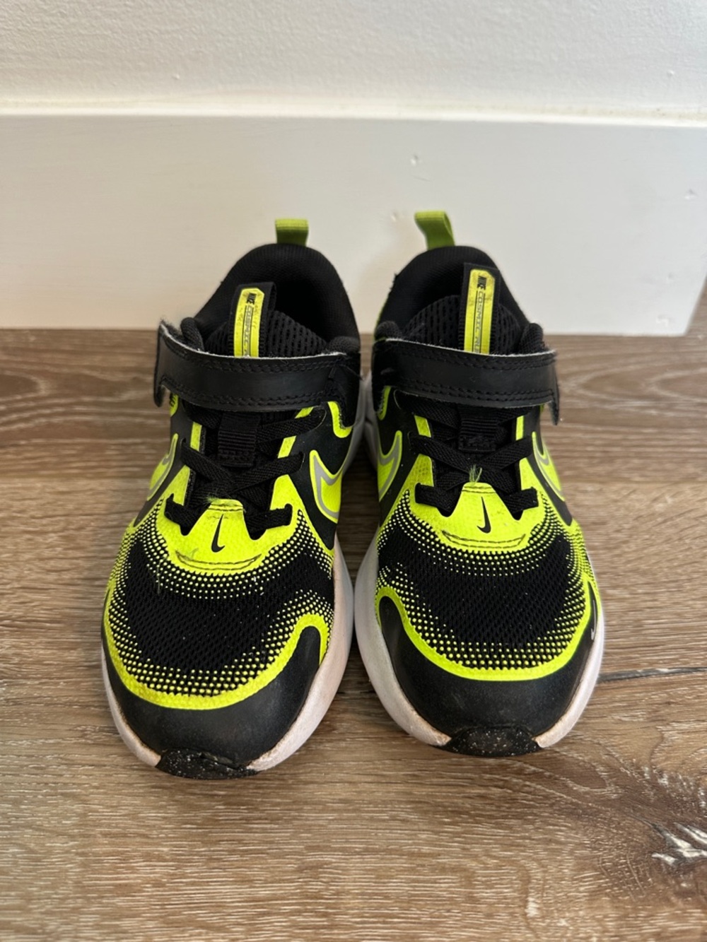Nike Kids Black and Volt Hook-and-Loop Sneakers